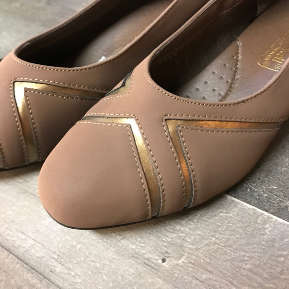 New Comfort-Well by Beacon Tan Pumps [155s4] - Picture 5 of 5